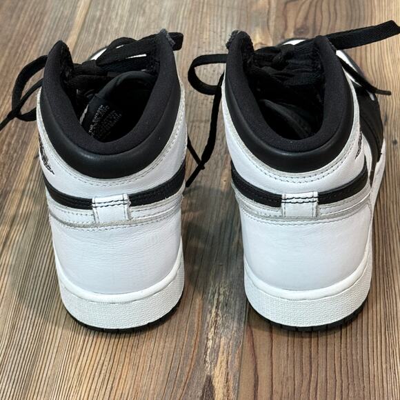 Nike Air Jordan 1 Retro High OG Black White (GS) Reverse Panda - Boys size US4 - Picture 3 of 12